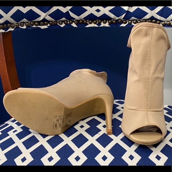 Nude beige peep toe ankle booties. NEW Ankle Boots & Booties - Picture 3 of 6